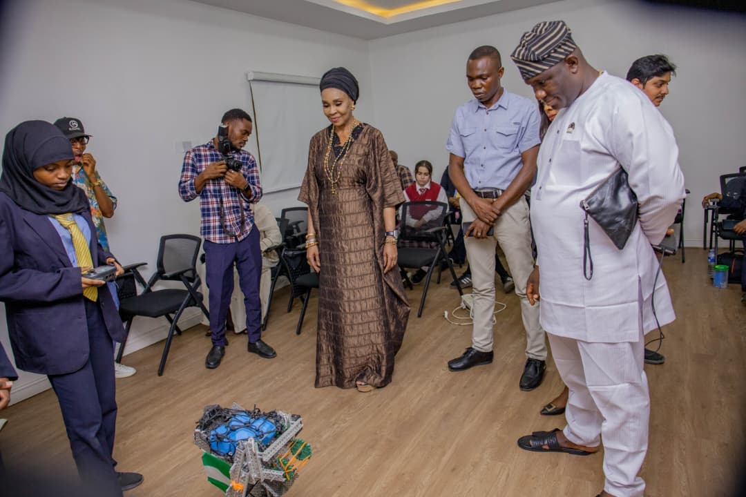 Young female innovators presenting their projects